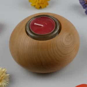 Dřevěný svícen