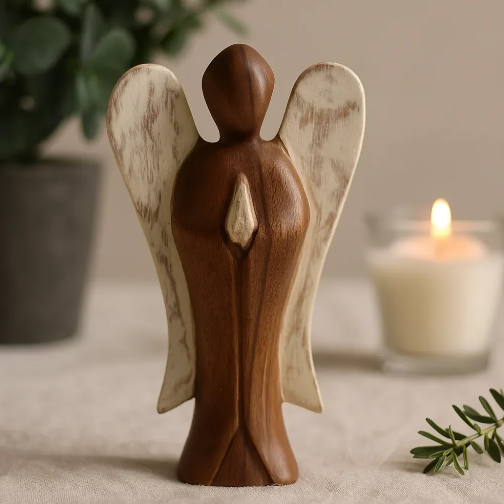 Dřevěná andělská figurka – Mír